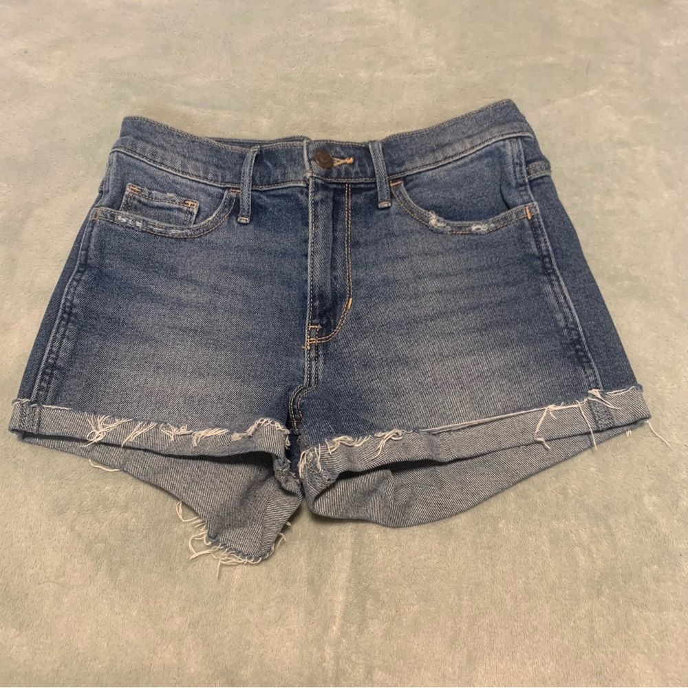 Size 3 w26 high rise jean shorts